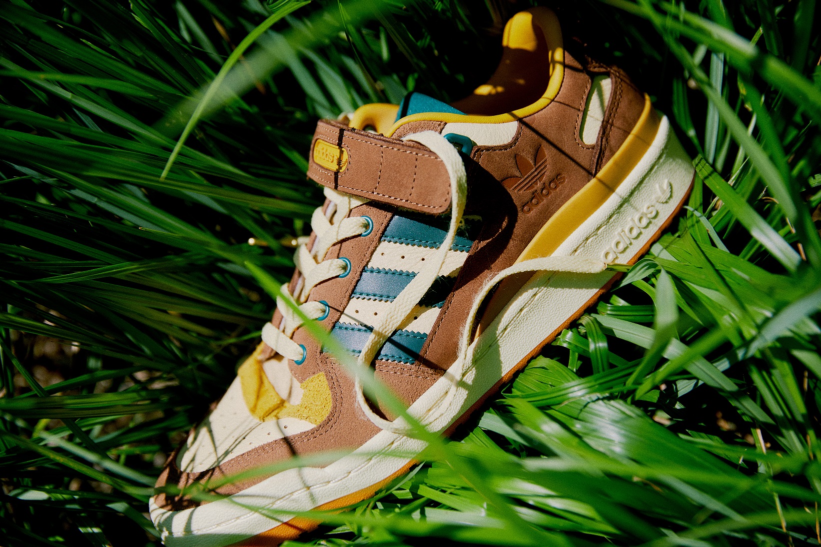 atmos x Adidas 'Yoyogi Park' ZX 8000 Forum Low - The Kickz Stand