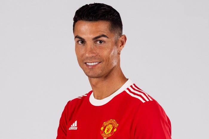 Cristiano Ronaldo Signs for Manchester United