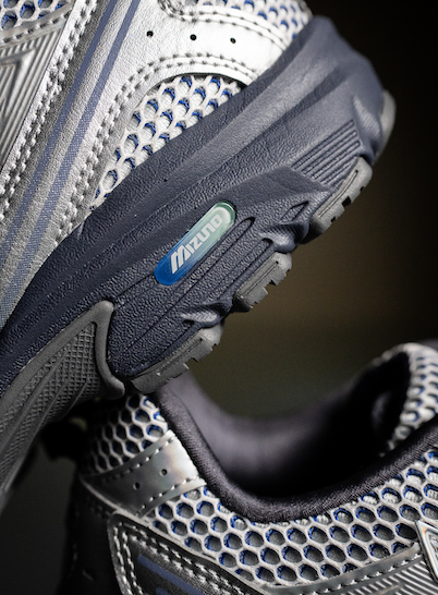 Mizuno MXR Silver Nimbus Cloud colorway, MIZUNO MXR SPACE LIGHT PACK ‘CLOUD NIMBUS SILVER’