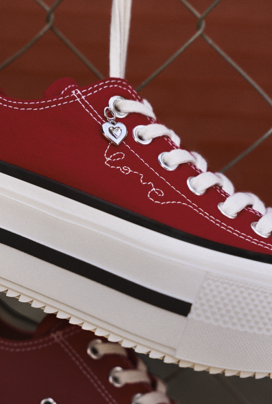 Converse Chucks in Love, Converse Chucks in Love